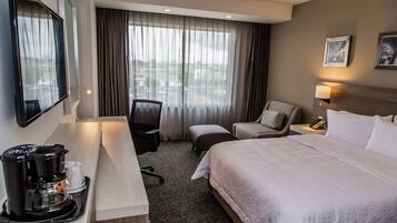 Habitación, 1 cama Queen size, para no fumadores, refrigerador | Ropa de cama de alta calidad y minibar