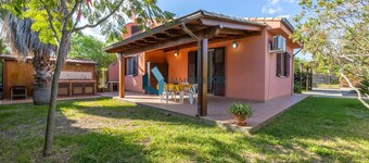 Villa Siragusa with shared swimming pool