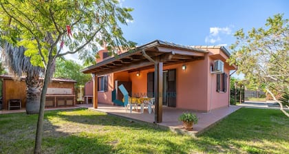 Villa Siragusa with shared swimming pool