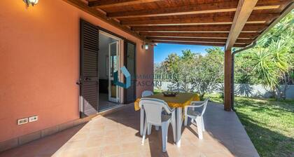 Villa with condominium pool a stone's throw from the sea