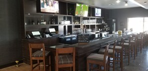 Petit déjeuner et dîner servis sur place, spécialités Cuisine américaine