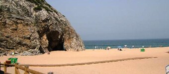 Beautiful house in front of the sea in Azenhas do Mar, near beaches, private poo