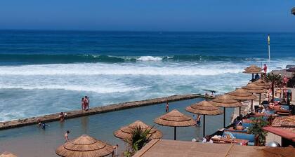 Atlantic view house/front of the sea, private pool, Azenhas do Mar beach by walk