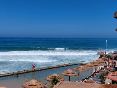 Atlantic view house/front of the sea, private pool, Azenhas do Mar beach by walk
