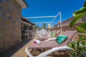 屋外ダイニングエリア