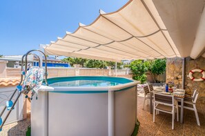 屋外ダイニングエリア