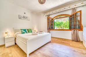 3 bedrooms, in-room safe, iron/ironing board, free WiFi