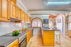 Réfrigérateur, micro-ondes, four, lave-vaisselle