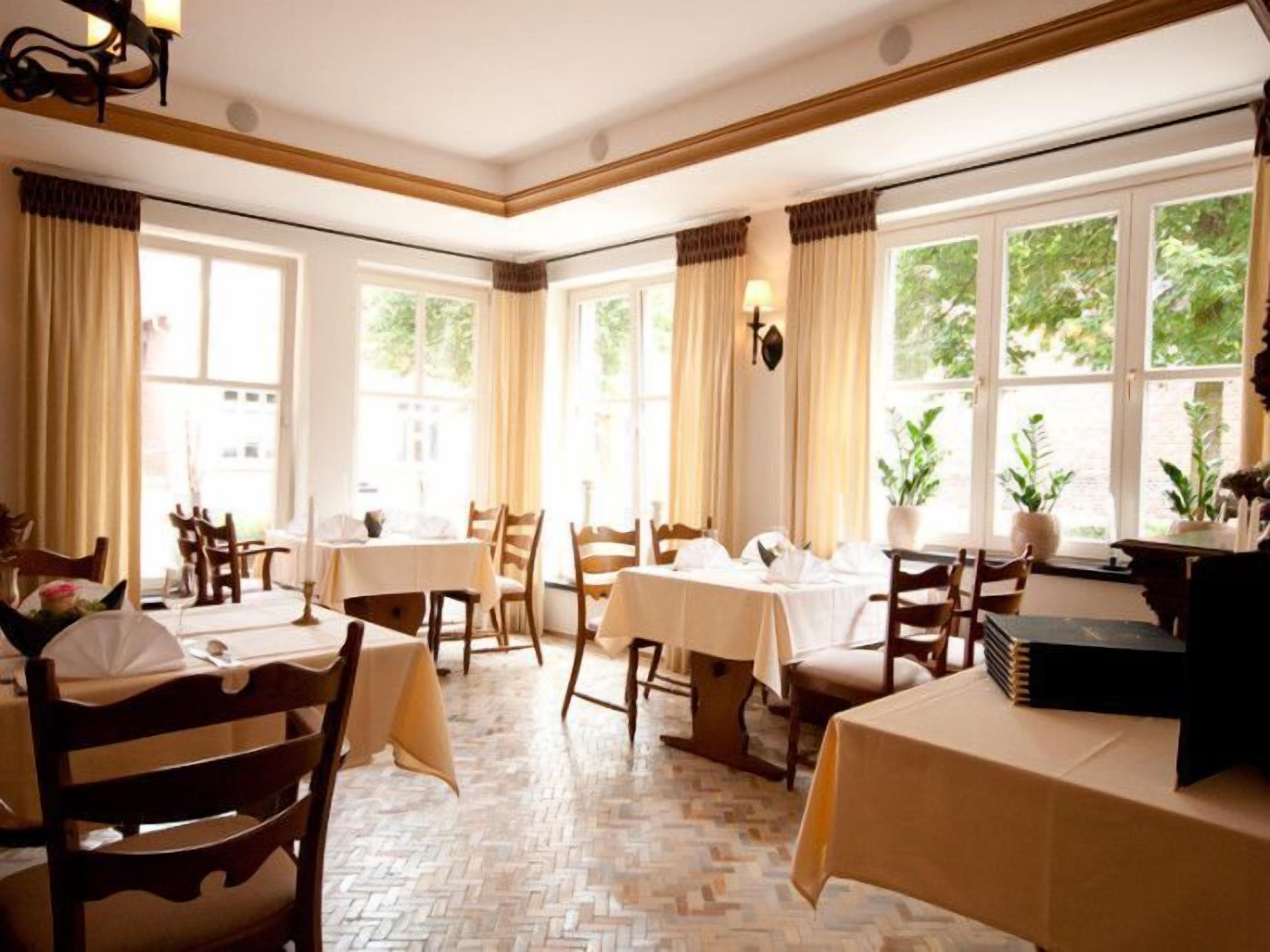 朝食 (ビュッフェ)、毎日提供 (無料)