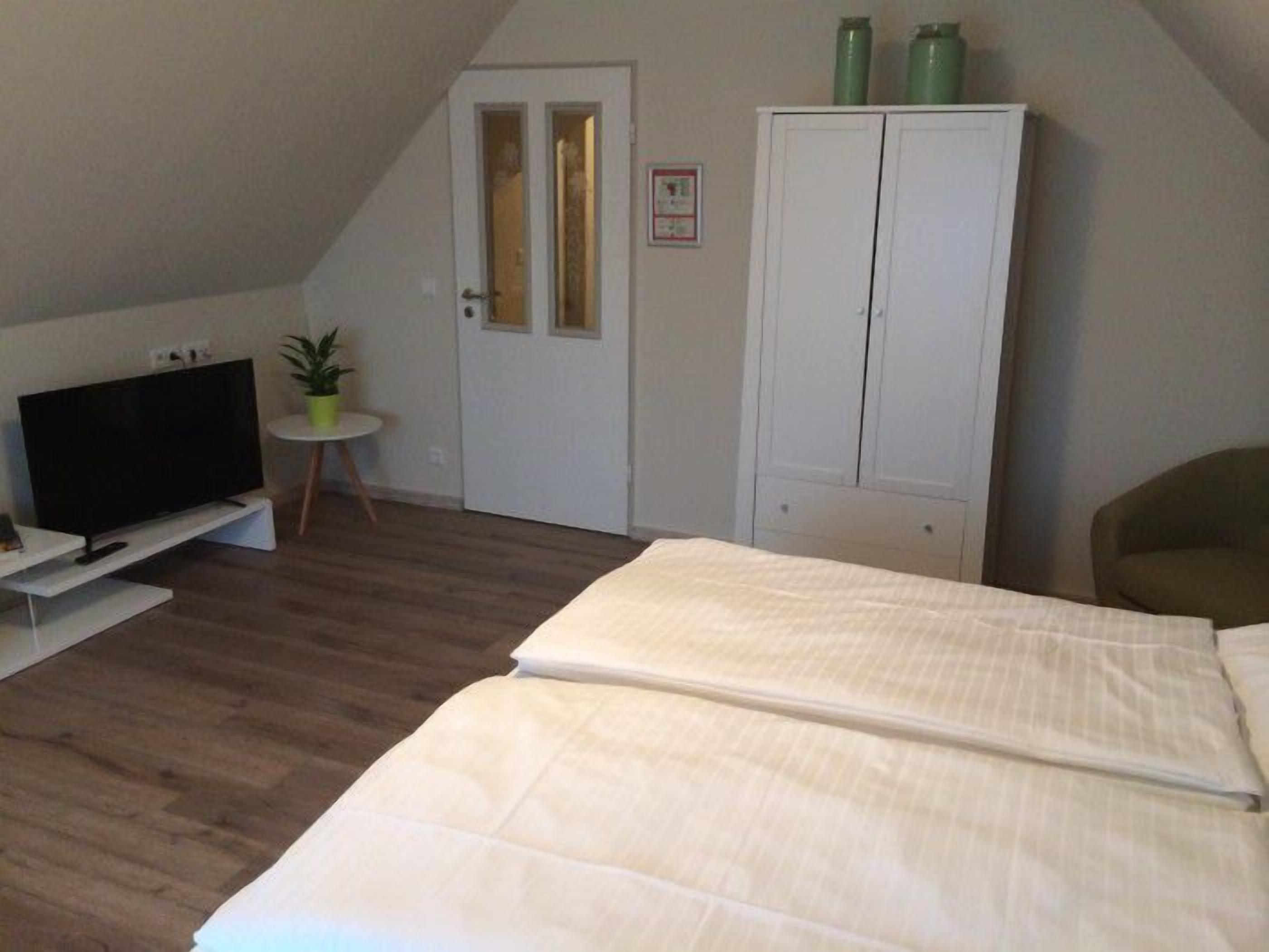 Habitación Deluxe doble | Mobiliario individual, escritorio, wifi gratis y ropa de cama