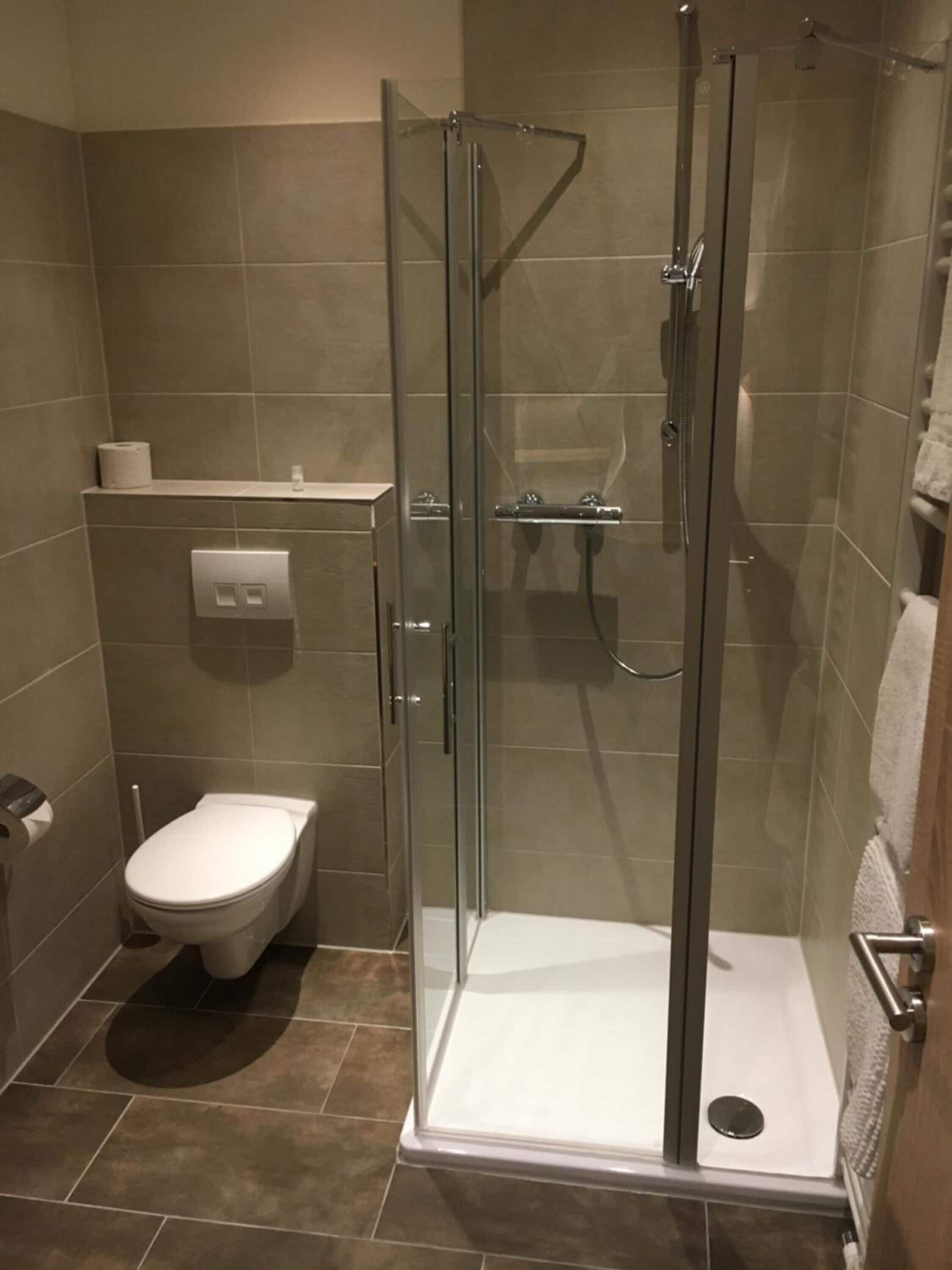 shower, free toiletries, hair dryer, towels