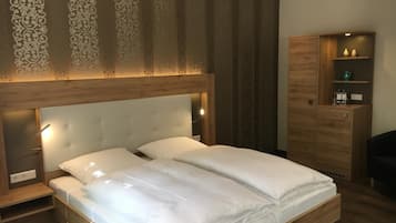 Individually furnished, desk, free cribs/infant beds, free WiFi