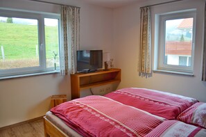 2 chambres, fer et planche à repasser, Wi-Fi gratuit, draps fournis