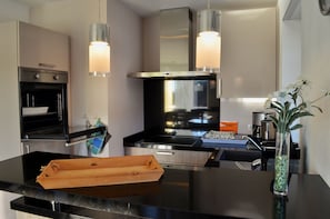 Refrigerador, horno, parrilla de estufa y lavavajillas