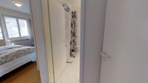 3 bedrooms, iron/ironing board, Internet, bed sheets