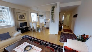 Fernseher, DVD-Player, Stereoanlage