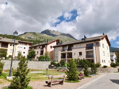 Sunny and quiet 2 ½-room apartment on the first floor, 75 m2, facing south-west.