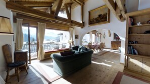 Fernseher, Kamin, DVD-Player, Stereoanlage
