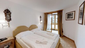 3 chambres, fer et planche à repasser, Wi-Fi, draps fournis