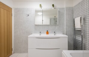 Bañera, secador de pelo