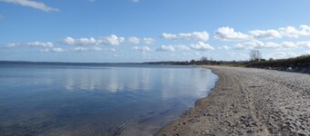 Fantastique appartement ensoleillé avec vue sur la mer Baltique et jardin près de la plage