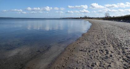 Traumhafte, sonnige Ferienwohnung mit Ostseeblick und Garten in Strandnähe