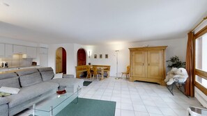 TV, fireplace, DVD player, stereo