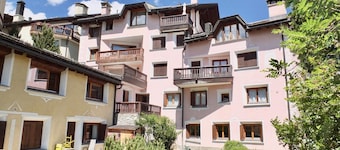 Spacious 3½-room apartment on the second floor, ca.