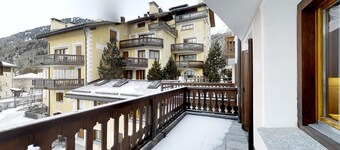 Spacious 3½-room apartment on the second floor, ca.