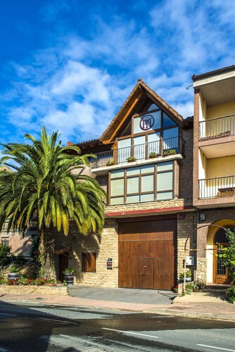 Casa pichon etxea and Muro wineries