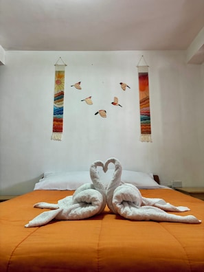 Quarto casal clássico, 1 quarto, banheiro compartilhado | Wi-Fi de cortesia, roupa de cama