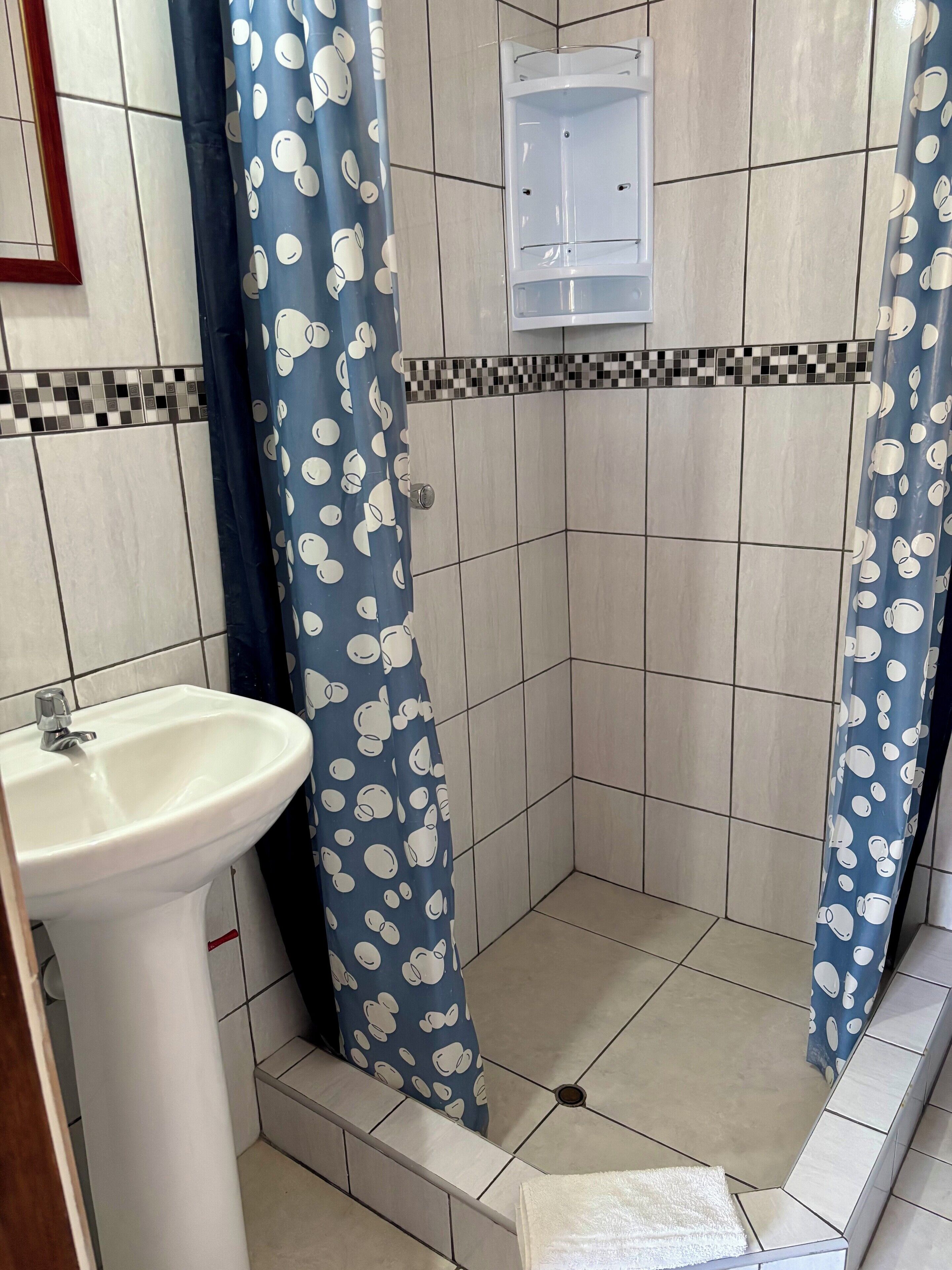 Grand Double Room, 1 Double Bed | Bathroom | Free toiletries, towels, soap, shampoo