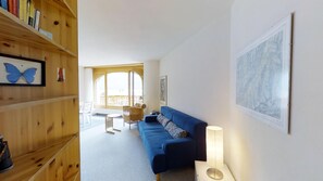 Fernseher, DVD-Player, Stereoanlage