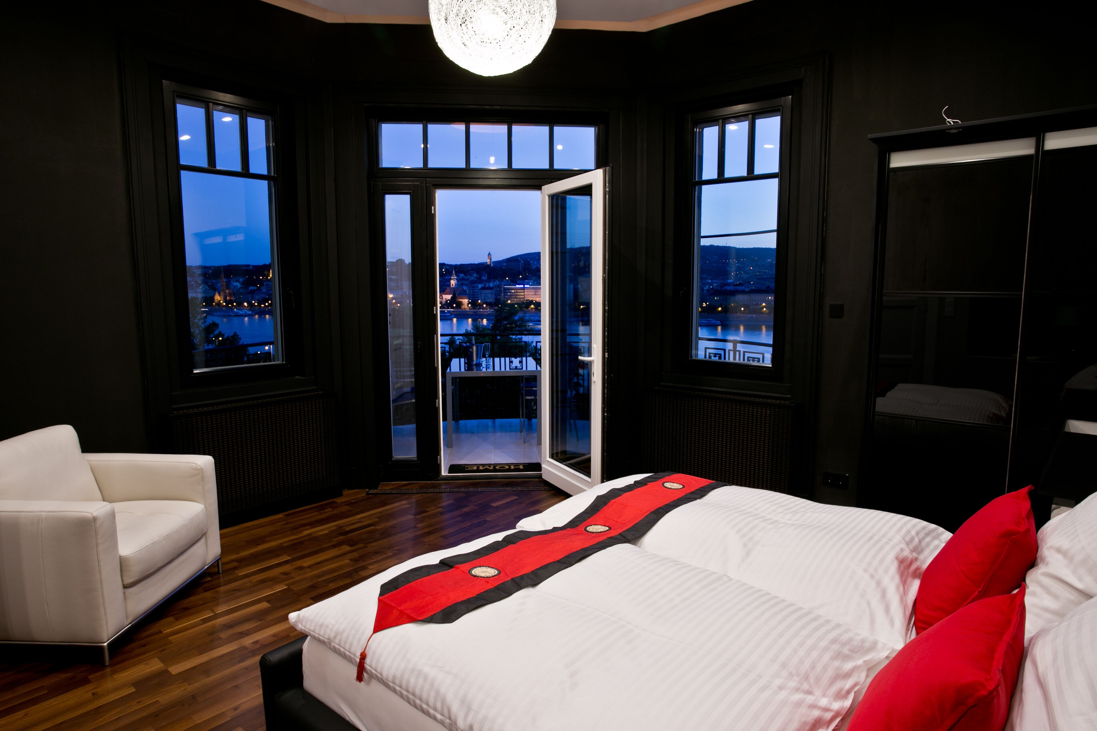 2 bedrooms, in-room safe, iron/ironing board, WiFi