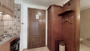 Kühlschrank, Ofen, Herdplatte, Geschirrspüler