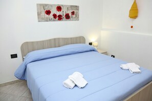 3 habitaciones, tabla de planchar con plancha, wifi y ropa de cama 