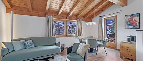 Fernseher, Videothek, Stereoanlage