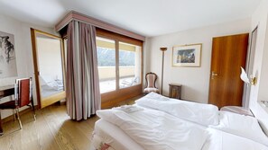 2 bedrooms, desk, iron/ironing board, WiFi - 4-room apartment, ca. (St. Moritz)