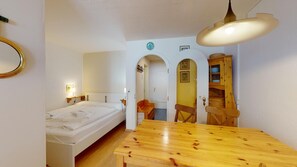 1 bedroom, desk, WiFi, bed sheets