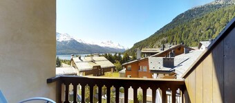 Quiet, spacious and bright 3 ½-room apartment on two storeys on the 3rd floor, c