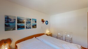 1 habitación, escritorio, tabla de planchar con plancha y wifi 