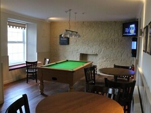 2 bars/lounges - The Begelly Arms (Kilgetty)