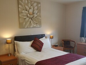 Comfort Double Room, Ensuite (Hotel) | Desk, laptop workspace, free WiFi - The Begelly Arms (Kilgetty)