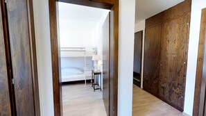 3 slaapkamers, een bureau, wifi, beddengoed