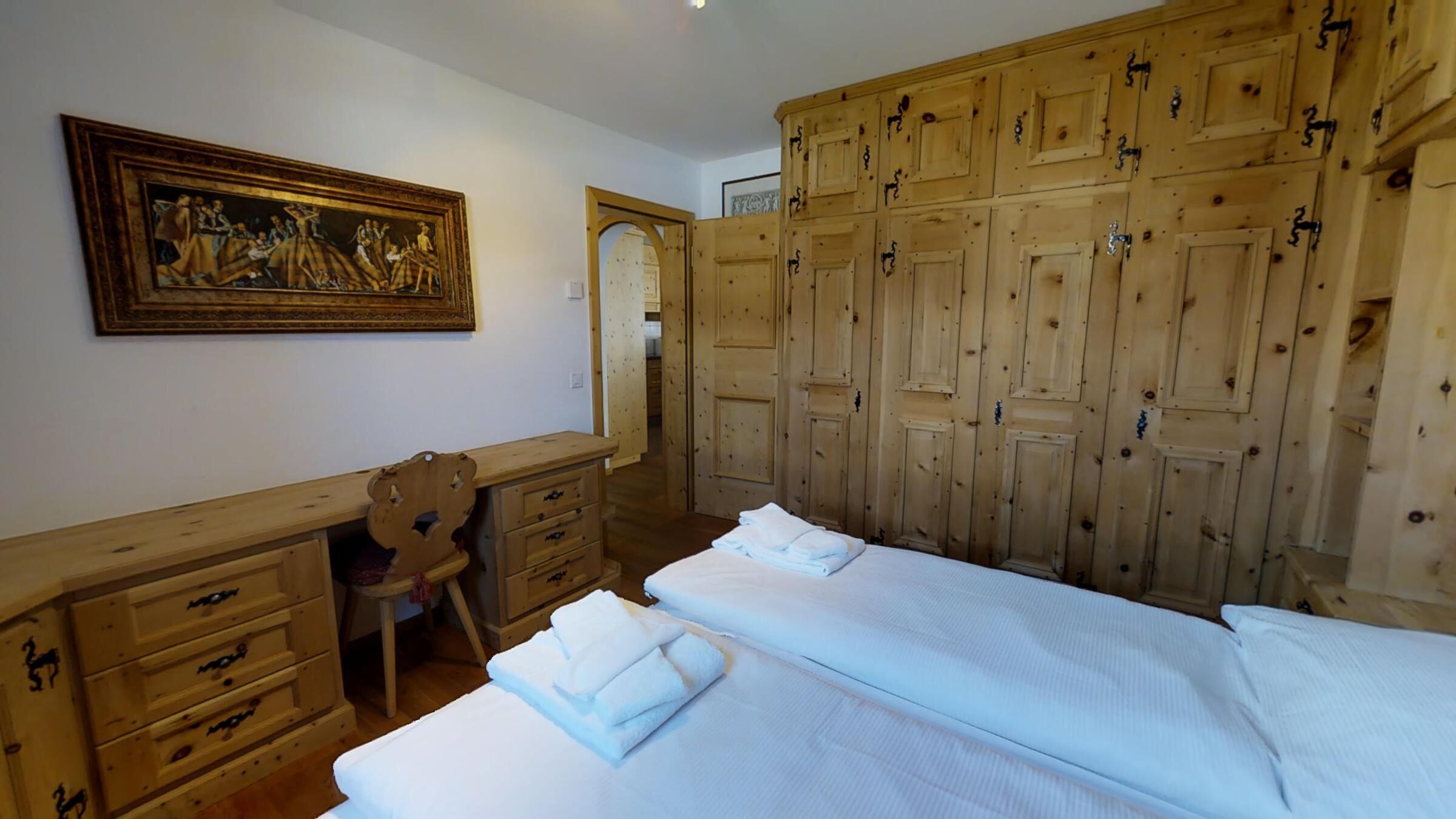 2 bedrooms, desk, iron/ironing board, WiFi