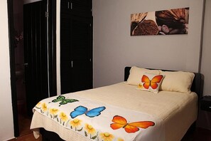 Individually furnished, laptop workspace, soundproofing, free WiFi