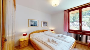 1 bedroom, WiFi, bed sheets - Bright 2-room apartment approx 45m on the first floor (second mezzanine), in a q (Silvaplana-Surlej)