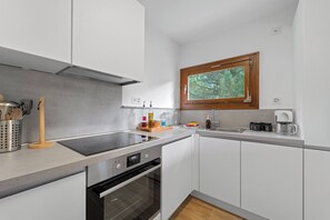 Réfrigérateur, four, plaque de cuisson, lave-vaisselle