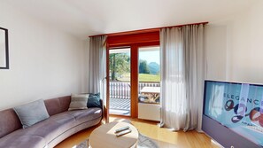 Fernseher, Videothek, Stereoanlage