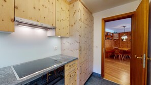 Fridge, oven, dishwasher, coffee/tea maker